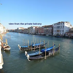 Raboso Grand 9-windows Apartment Venice